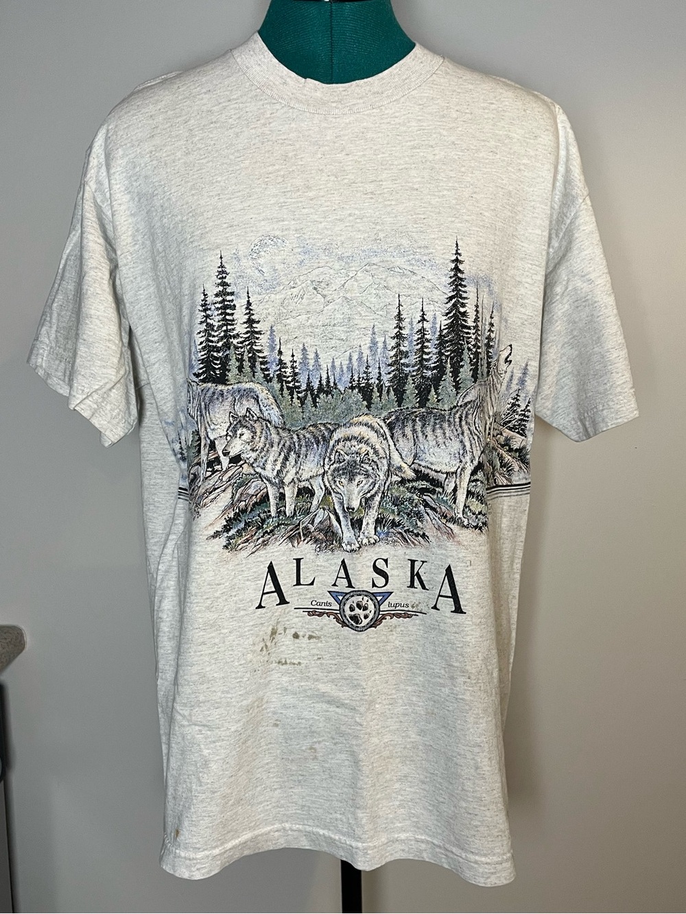 Vintage Alaska Wolf Graphic Tee - Light Gray